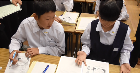 友達と喧嘩中で机に気付かなかったんだね。画像