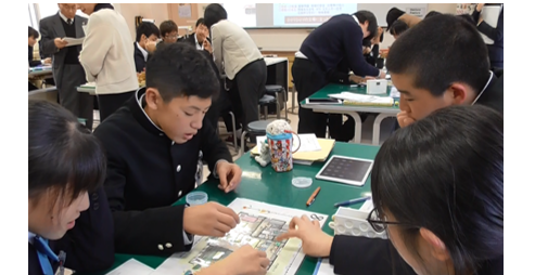 グループで｢快適な住まい｣を完成させる画像