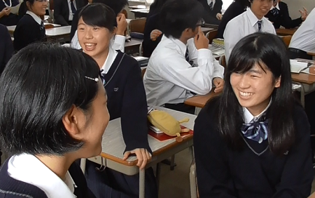 各自で読んだ文章の情報や考えを伝え合う画像