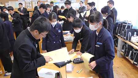 考えた方法が正しい理由をペアで伝え合う画像